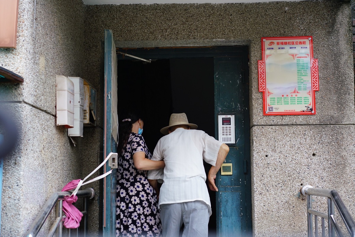 胡同中的日常瞬间 月亮 7